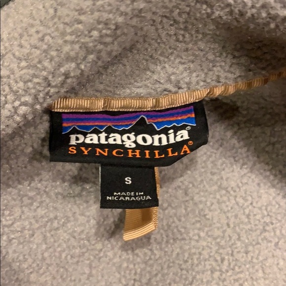 Patagonia 1/4 Button Up Grey Pull-Over - Picture 3 of 4